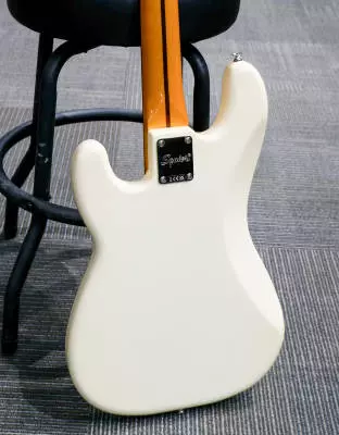 Squier - Classic Vibe '60s Precision Bass, Laurel Fingerboard - Olympic White 2